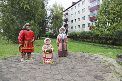 Скульптуры в честь коренных жителей нашего края – ханты – установили в Демьянке
